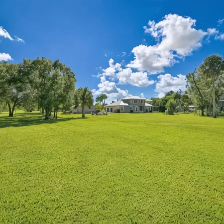 River Bank Hideaway, "Go With The Flow" RIVERFRONT 3 Acres- "Heated Pool/Spa"
