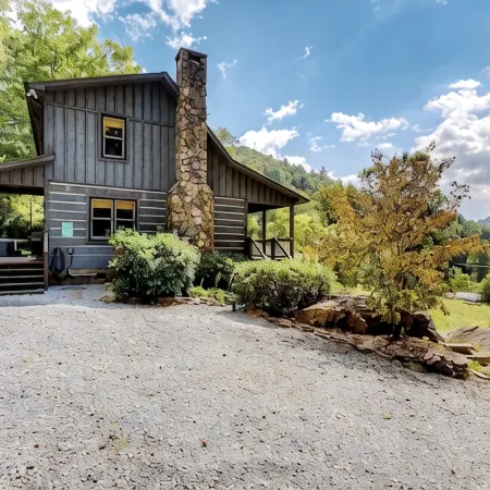 Cozy Cabin-WiFi, Game Room, Mountain Views, Hot Tub Fully Stocked, Pet Friendly! Ξενοδοχεία στην πόλη Watauga