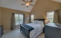 Lake Nottely 4 Bdrm Cabin,  Game Rm, Sauna, Mtn & Lake Views, Dock, EV Charger. - balcón