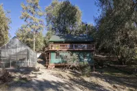 Idy Hideaway: Picturesque Mountain Cabin in Perfect Location - Wifi