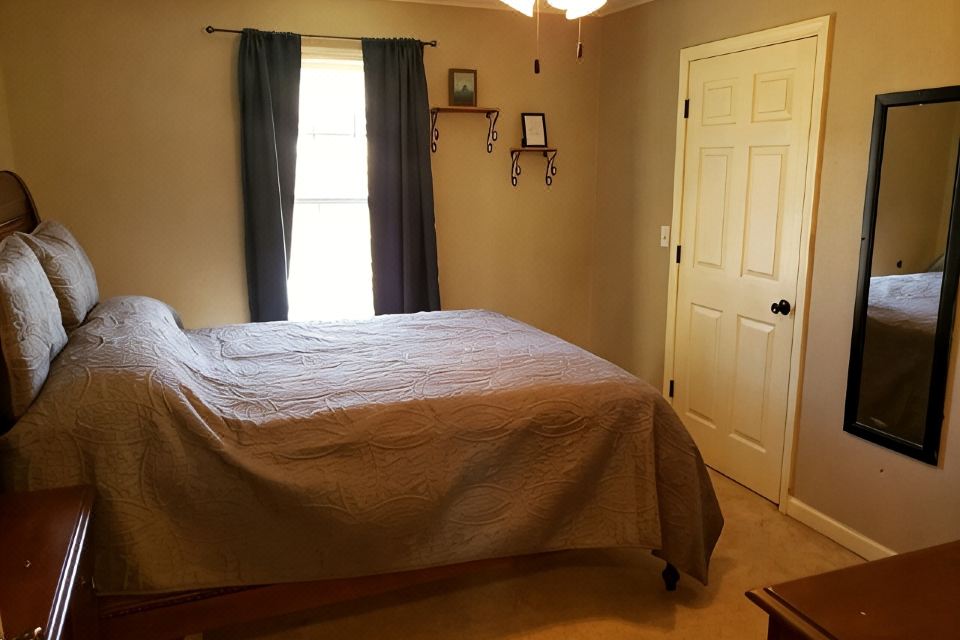 Photo 2 of 6