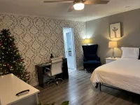 Paul's Apartment - 55in TV, Wi-Fi, kitchenette - 4-Star