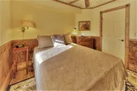 Beautifully Restored House of Pleasure on Main St above Ponderosa Wine Bar - 빌라
