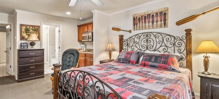 Sleeping Bear Condo - Downtown Helen, GA Hotels in Helen