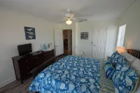 Spectacular beach view Condo at Babe's beach in resort style "The Dawn" Complex - Boutique