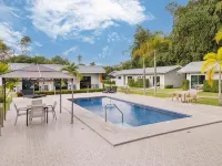Siam Country Resort Hotels near Wat Khao Din Temple