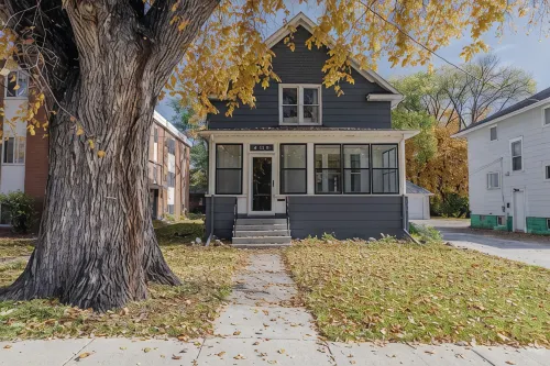 *HOT TUB* Character home minutes to downtown Fargo & NDSU! - con encanto