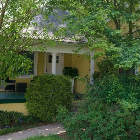 Cozy-Hoosier themed bungalow-Walk to best city parks and Downtown.