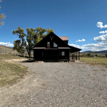 Cozy cabin in beautiful Meeker, CO-10 miles from town, perfect for OHV travelers