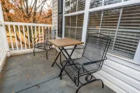 *New* Charming 2BR Lake Norman Condo near Charlotte - Pools