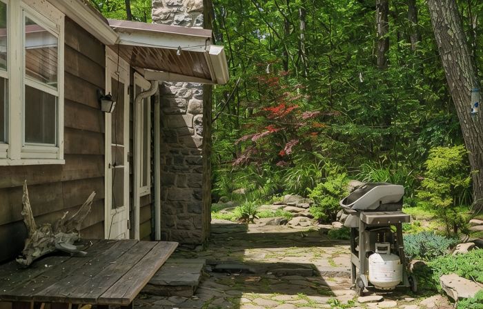 Secluded Cabin Retreat on 6 Acres w/ Fireplace, Trails, Creek & Record Player