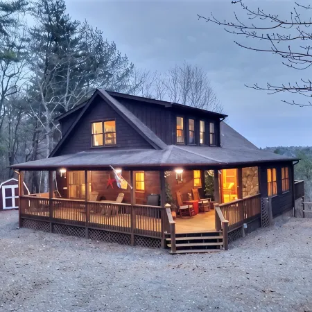 Cozy Mountain Cabin, Game Rm, Movie Theater, Fire Pit! No Cleaning Fee!