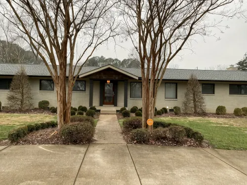 Murfreesboro Mid-Century Modern with AC, WiFi - 4 tähden