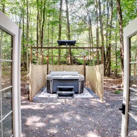 Lake Naomi Poconos Gem★HotTub+Game Room+Fire Pit Mid-Mod Chalet★Golden Owl PA