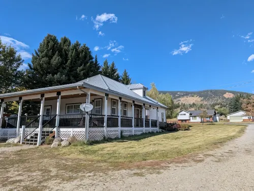 Family-Friendly Private Ranch Getaway with pond. Newly Remodeled - WiFi