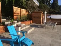 Waterfront & View-Near Seattle on Lake Sammamish in Bellevue - บังกะโล