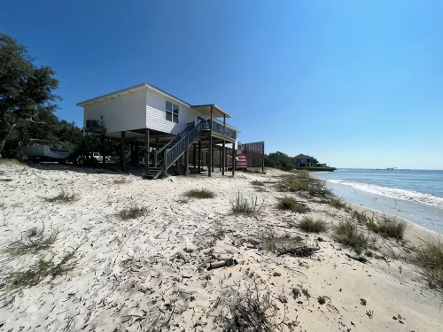 Beautiful New Beach Front Home just minutes from Biloxi casinos! - de playa