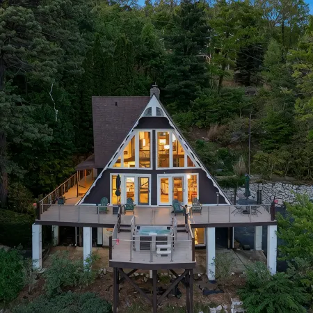 Cozy A-Frame w/ Amazing Views, Hot Tub, Game Room, Near Burnsvillle and Marion