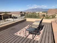 AMAZING VIEWS! Large 4-BR home with hot tub and rooftop deck overlooking ABQ - อ่างจากุชชี่