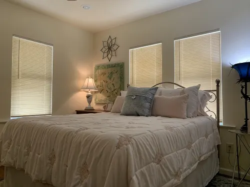 Located in the heart of Breaux Bridge historic district, perfect for all events. - Wifi