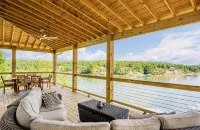 距The Barn 4.4英里-每間客房均享濱水景觀的湖畔度假屋 - 精品