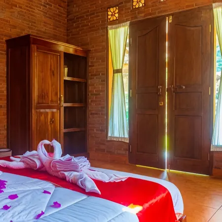 Makcik Heritage Villa & Cafe Hotels in Pakem