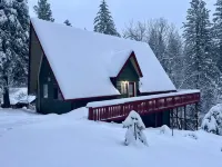 The Cozy Cub: Air Conditioning, Dog Friendly, Pool Table, Private Lakes in Bls - 3-Star