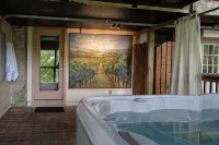 NAPA Suite • Hot Tub • Downtown • Original Art - 4-Sterne
