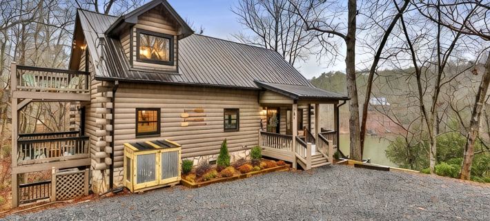 Waterfront Mountain Cabin Retreat on Private Lake~Fish~Canoe~Kayak Hotels in Fannin County