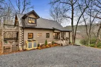 Relax & Play at Waterfront Mountain Cabin Retreat Private Lake~Fish~Canoe~Kayak - 4-Star