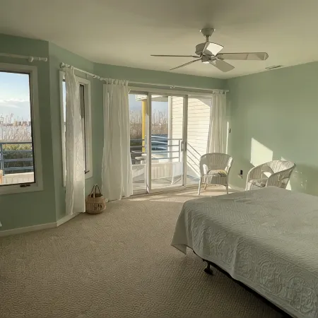 Bayside Retreat with Fabulous Views, Short walk to the Beach, Marvelous Sunsets