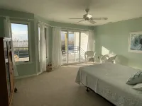 Bayside Retreat with Fabulous Views, Short walk to the Beach, Marvelous Sunsets - Gym