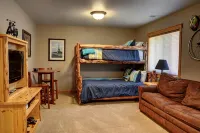 Premier Luxury Home with 6 Br/7 BA, Hot Tub, Game Room, Sharc Passes, A/C - 精品
