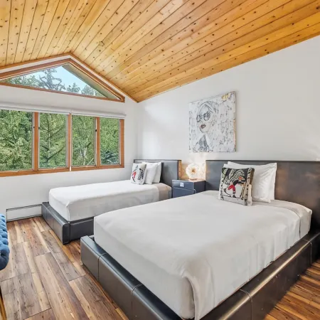 Ski in/Ski out Luxury Penthouse Condo, Hot Tub, Walk to Village in Beaver Creek