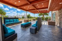Home2 Suites by Hilton Edinburg - parking