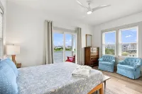 10 Br, Sleeps 26, Panoramic Views, Walk to Beach + Boardwalk, Directly on Lake - 4-Star
