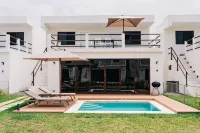 NEW Bayfront Villa in Costa del Sol - Pools