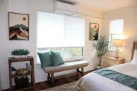 Luxury Tahoe Townhome. Panoramic Lake & Mountain Views. Sleeps Six. - Kitchens