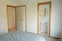 Stylish 3-Bedroom 1Bathroom 1 Ensuite Townhouse - موقف سيارات
