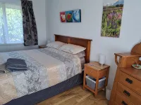 Golden Hills Farm Cottage, Stunning Views and a Swimming Pool - 2 звезды