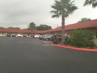 Luxury Inn and Suites Seaworld - Motels