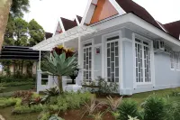 Diyar Villas Puncak M6-11 Hotels in Sukaresmi