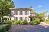 Monroe Manor Inn Hotels in South Haven Charter Township