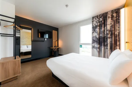 B&B Hotel Bordeaux Saint André de Cubzac Отели в г. Ларюскад