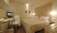 Hotel First Hotel in zona Piscina Delta Florence