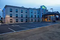 Holiday Inn Express & Suites York NE - Market Street Hotels in Springettsbury Township