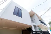 Limo Depok Residence RedPartner Hotels in Limo