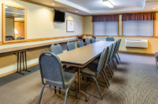 AmericInn by Wyndham Dickinson