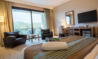 Korineum Golf & Beach Resort - Housity