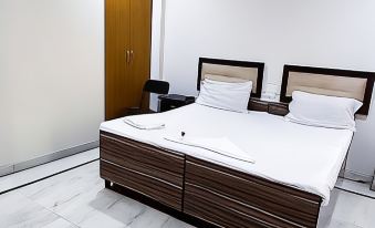 Roomshala 140 Hotel 24 & 7 - Malviya Nagar